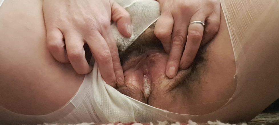 Mommy big hairy pussy: Мастурбація, гра на фортепіано, щоб закінчити мамку