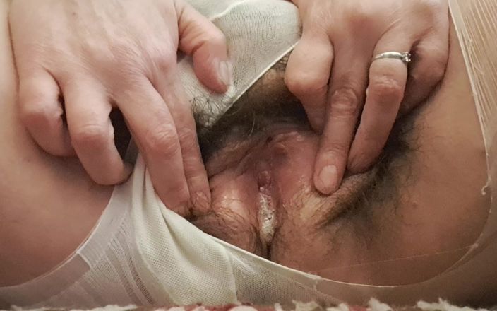 Mommy big hairy pussy: Masturbazione, suona il piano per finire la MILF