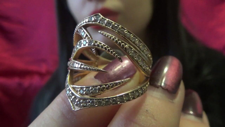 Goddess Misha Goldy: I love to spend your money on golden jewerly!!!!