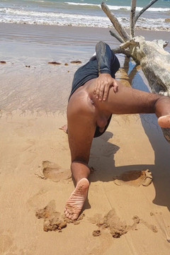 Ladysilvas: Ladysilva nuda in spiaggia Voglio davvero scaldarmi sulla spiaggia
