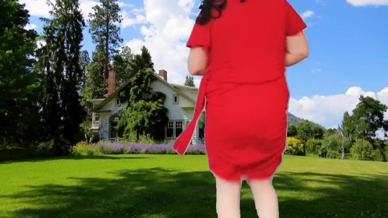 Kitty_Cross: Komşumun bahçesinde komşu evde yokken ateşli çıplak dans