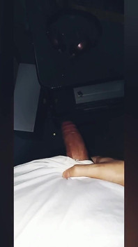 Mladá influencerka masturbuje na koleji