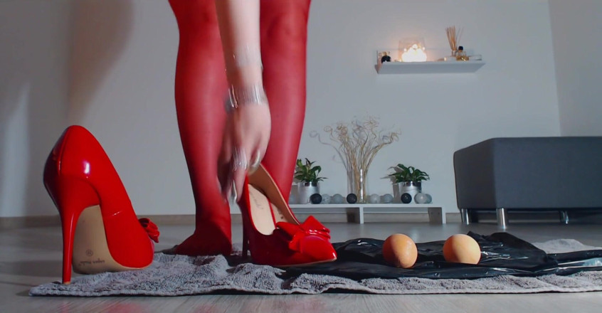 LegsOnHeels: CBT correlati - schiacciando 2 uova sotto i tacchi