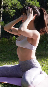Entspannender yoga-flow, tragende leggings