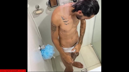 Leandro e Asafe: 화장실에서 뜨거운 핸잡을 하는 Asafe