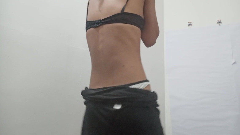 desigirl93: 印度性感人妻手淫和撒尿