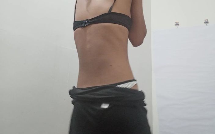 desigirl93: インドのセクシーなBhabhiの手マンと放尿