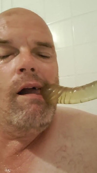 Een Trut Moet Zuigen...