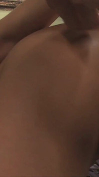 Awek yang malas mengambilnya di pepek basah selepas blowjob sedap
