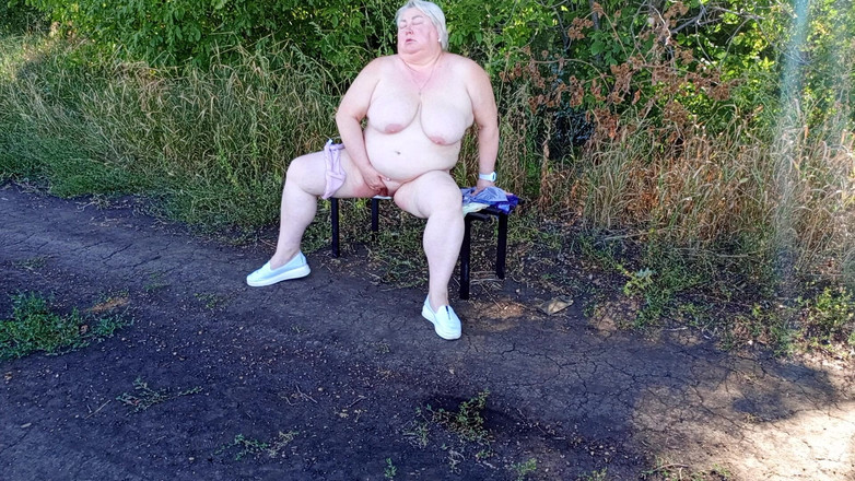 Zona901: Ein nachbar im park zieht sich aus und masturbiert zum...