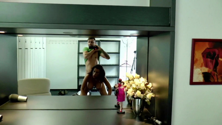 Chubby and horny and more: Tatuada milf recebe uma carga quente em seus peitos grandes...