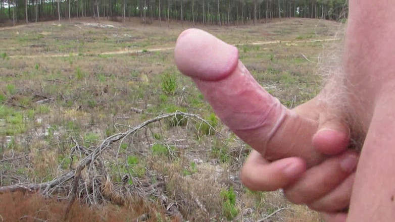 Littleschorschi: Branlette nue dans les bois et les champs 4