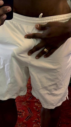 MrMagicDevil: Commando sporgente in pantaloncini di nylon bianco