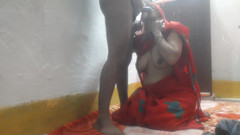 Busty Banuu: 赤いサリーで胸の豊かな胸、女性たちがセックス