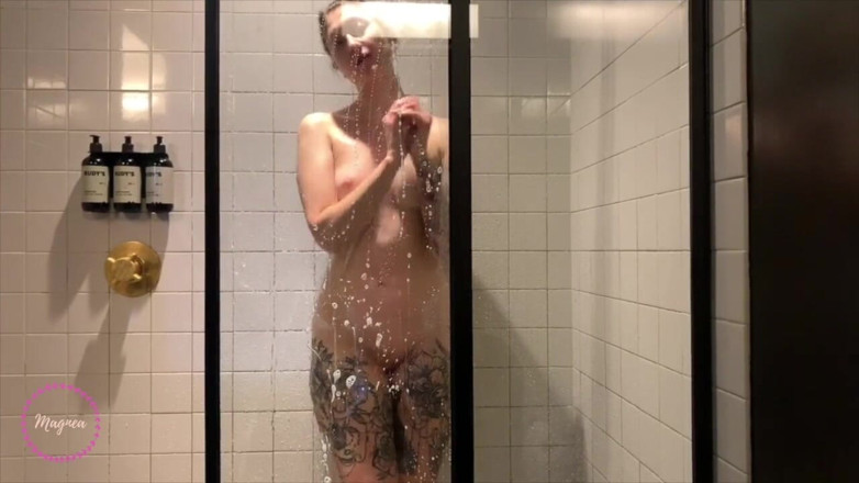 Magnea: Tattooed girl Magnea rubs her pussy in the shower