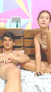 คู่รักละตินเย็ดกันในห้องของพวกเขาและ Vencino ค้นพบ