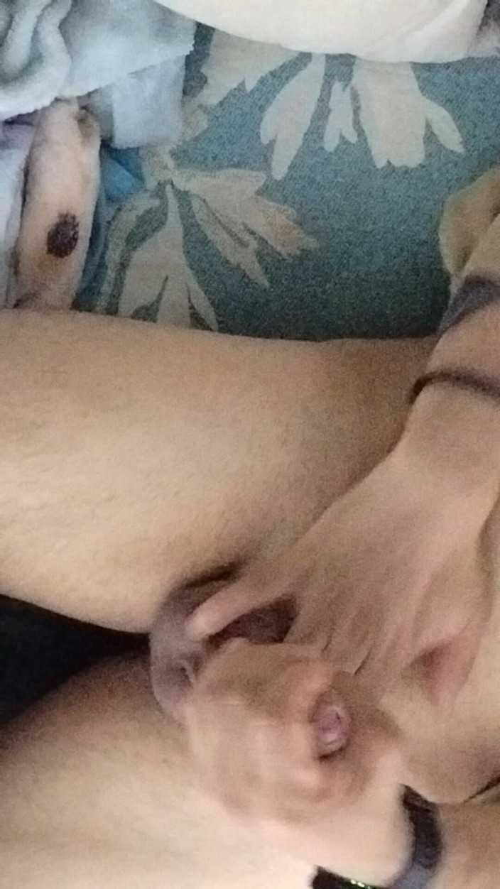 Silkybear143: Maduro homem com tesão se masturba e termina com enormes...