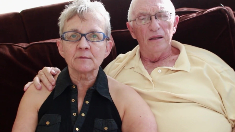 Mature Wanker: Reife blonde MILf nimmt pulsierenden bbc tief in den hals...