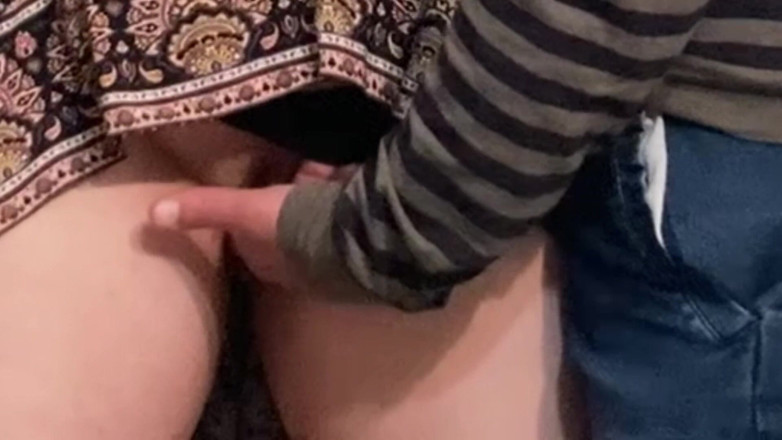 PriyaNaavya: Stary ojczym palcami jej cipki 