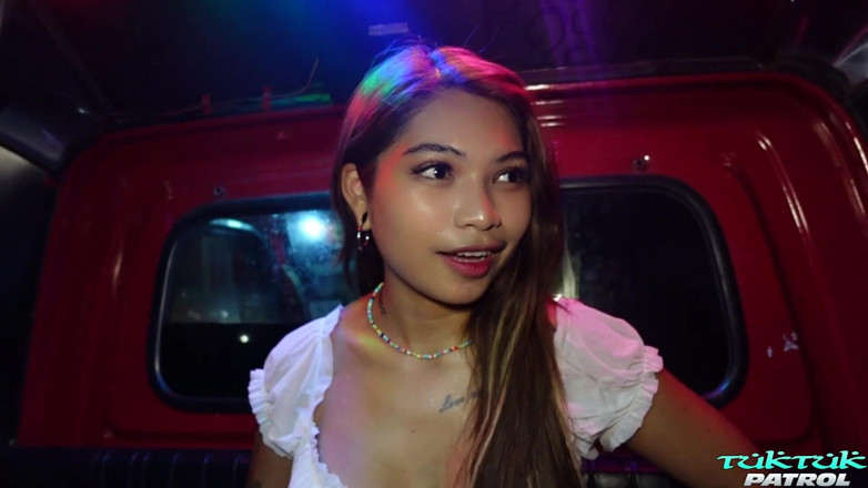 Trike Patrol - Tuk Tuk Patrol: TuktukPatrol asiatisches mädchen mit dicken titten brauchte zwei große schwänze
