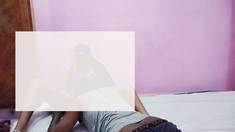 Maaya-chaiya: Malayalam girl cipki jedzenie z dźwiękiem