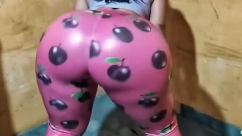 Xprohibidox1: Leggings rosa, bunda grande movendo 1