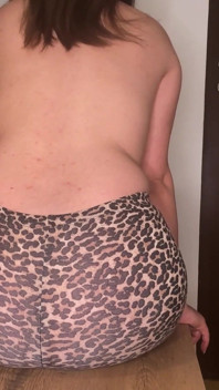 Wild Thing: leggings leopardato, scoreggia come una bestia