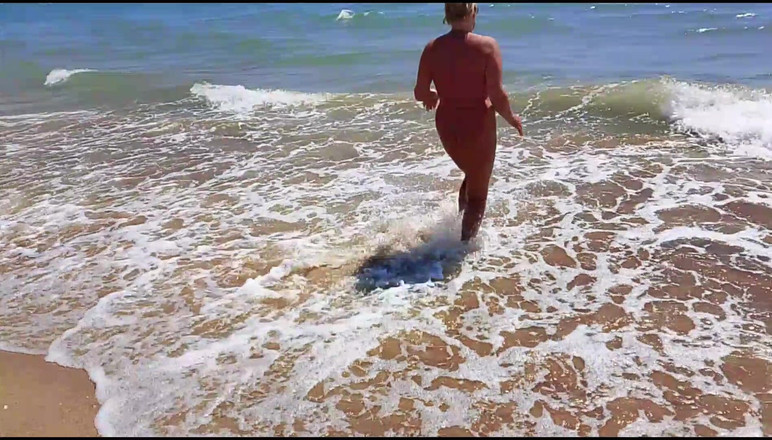 Crazyfamily 1970: Seks berisiko di pantai di pantat