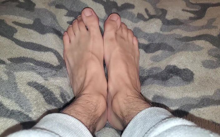 Officialztwink: Junge füße allein zu hause