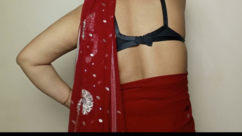 Nadiyabd: Beautiful Girl Red Saree Big Boobs Press - Indian Desi Hot...