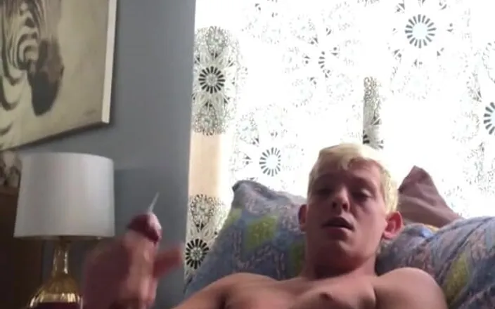 Alex wolf: Full Jerking off Vid