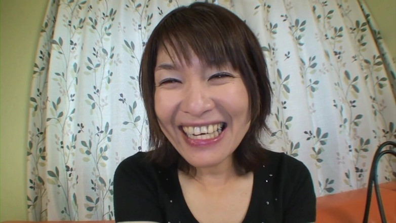 Japan Lust: A Japanese cougar smile ready for sex
