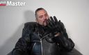 English Leather Master: Uctívání rukavic koženého pána