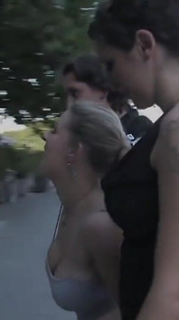 Milf gostosa com peitos enormes e bunda