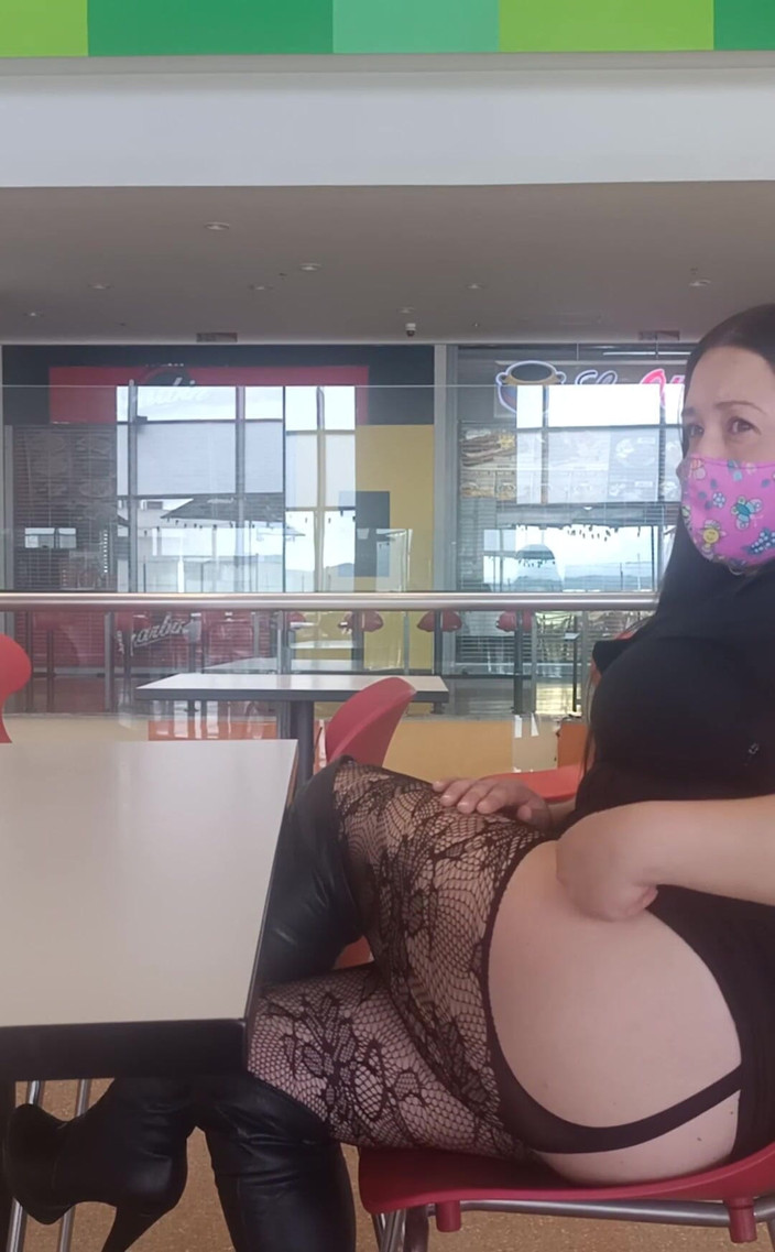 Valery Saenz xxx: Istri Latina Memamerkan Dia Di Pusat Perbelanjaan Seks Anal Dalam...