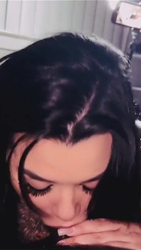 Khloe Lynn getatoeëerde pawg wordt in haar gezicht geneukt en komt klaar over haar grote reet