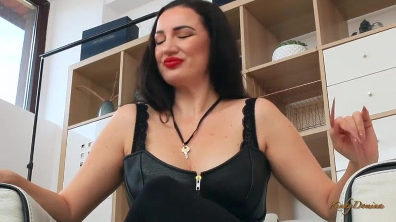 KinkyDomina: Minik çirkin yarağınla bana nasıl hizmet et