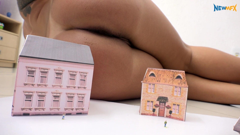 NewMFX Desires: Mini Town, Big Gases