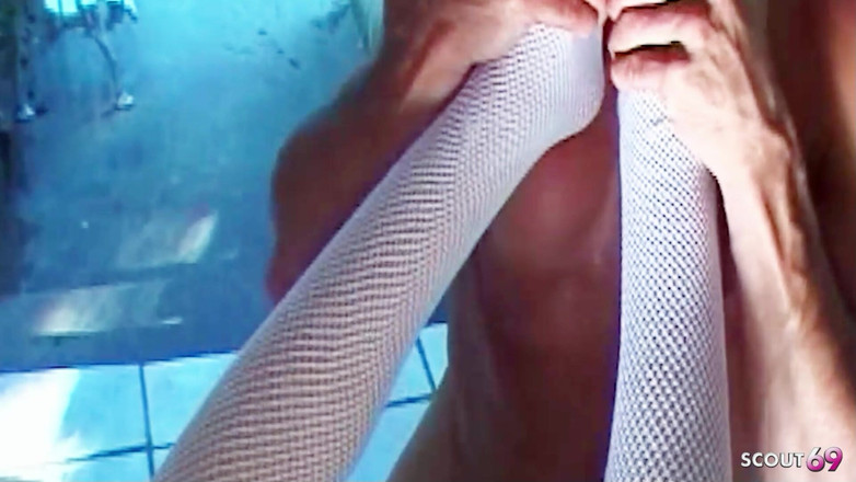 Shemale TS Collection: Hete tranny in netkousen buitenshuis geneukt in een strak kontgaatje