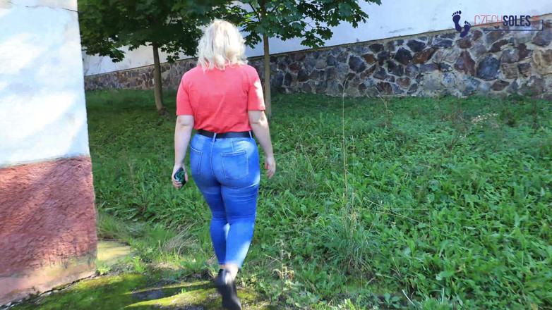 Czech Soles - foot fetish content: Sesi wawancara gadis super semok dengan kaki jenang yang super...