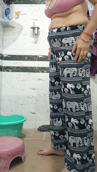 ปริยา ภับหี ถ่ายคลิปตูดใหญ่หุ่นเซ็กซี่