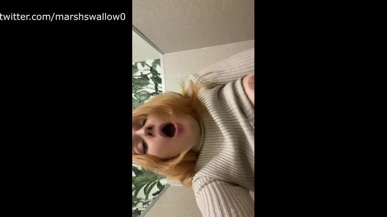 Marshswallow: トイレでの本物の公共マスターベーション