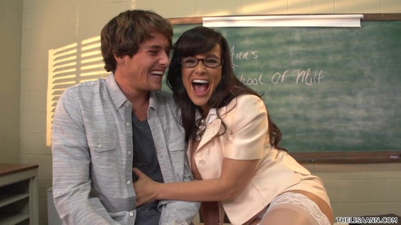 The Lisa Ann: Lisa Anns College of MILF Bts