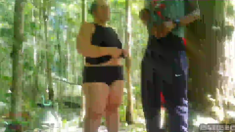 24KBBC: Aku dan tetanggaku lagi asik bersenang-senang di hutan