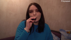 Polly Sweet: Vape口交美女