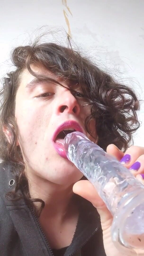 Sara B: Dildo pompino sara Nb