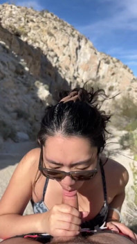 Boquete ao ar livre enquanto caminha no deserto - amador wmaf - porra na boca pública bj swallow
