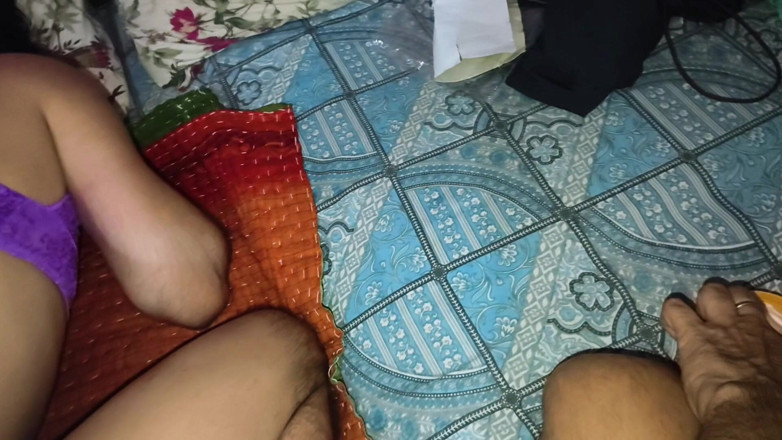 rruh_2024: デシ・インディアンの少年が女性のランジェリーを楽しみ、その後黒人インドの大きなペニスに犯される
