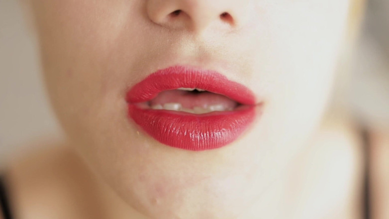 Mrs Peachesxx: Look Into My Mouth