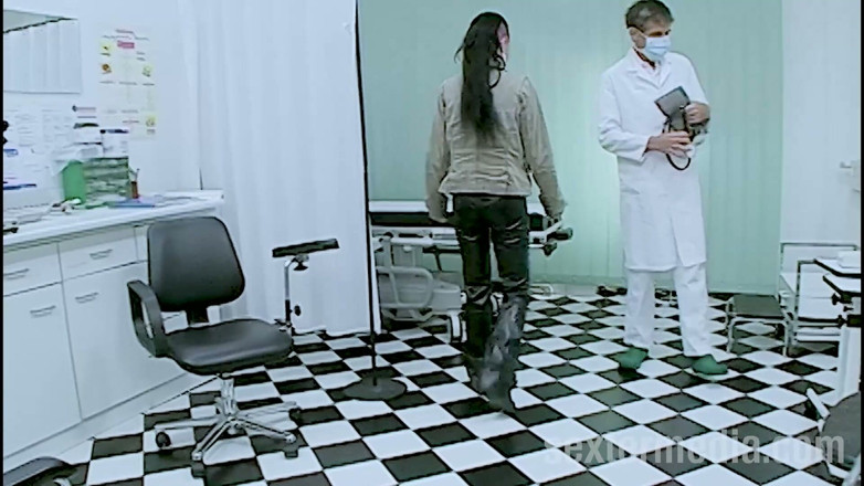 Klink by sextermedia: Two Horny Pussies for Extremely Dr. Dirty